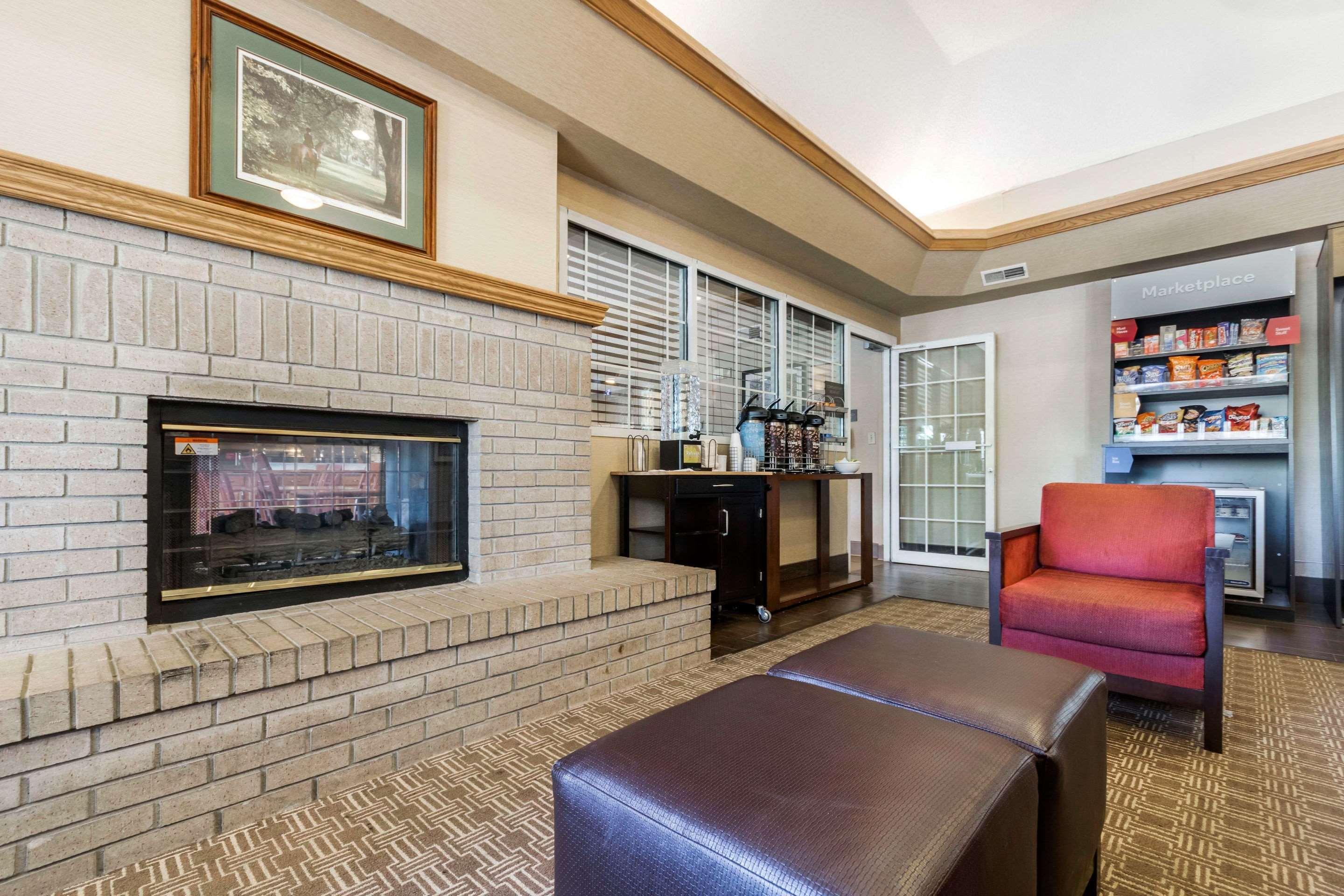 Comfort Suites Keeneland Lexington Exterior foto
